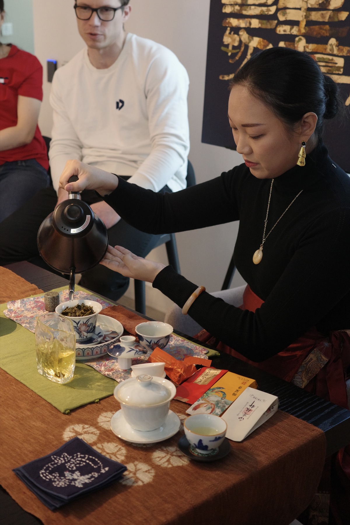 Pouring gongfu tea